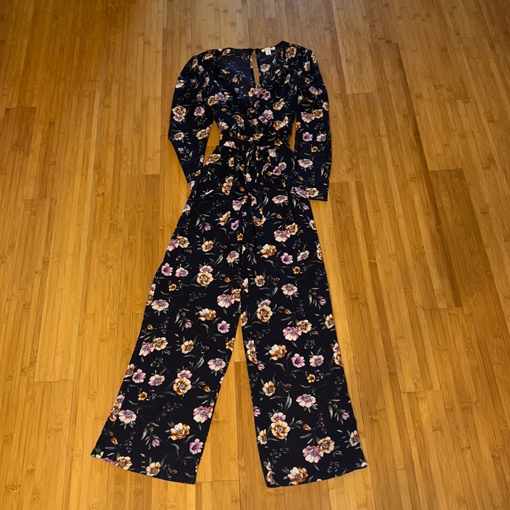 New Without Tags Floral Jumpsuit 🌺🌸